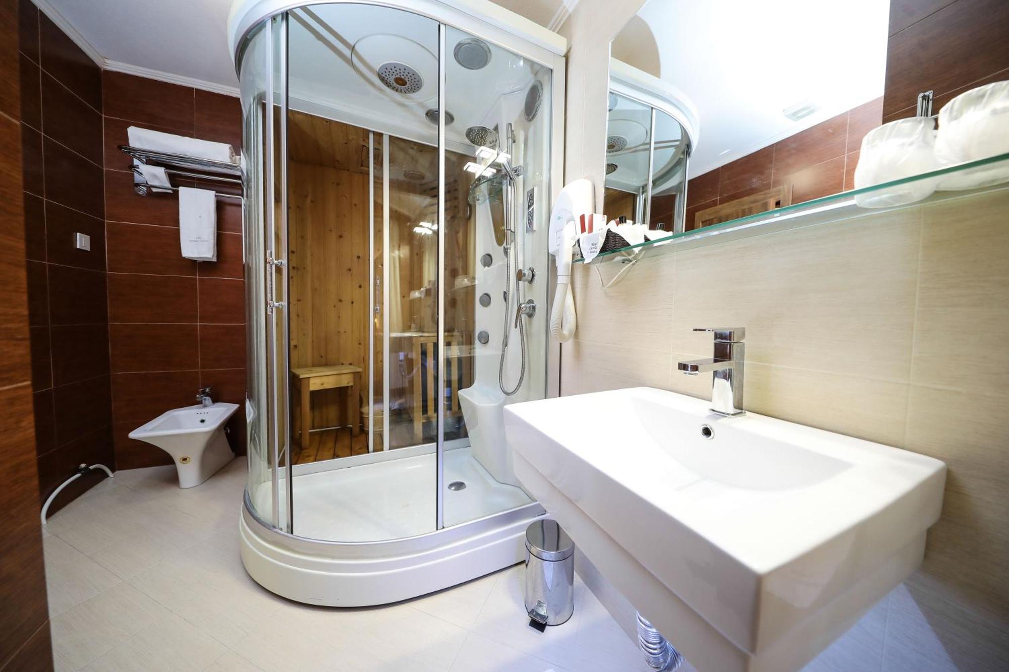Hotel Carshia E Jupave Gjakova Екстериор снимка