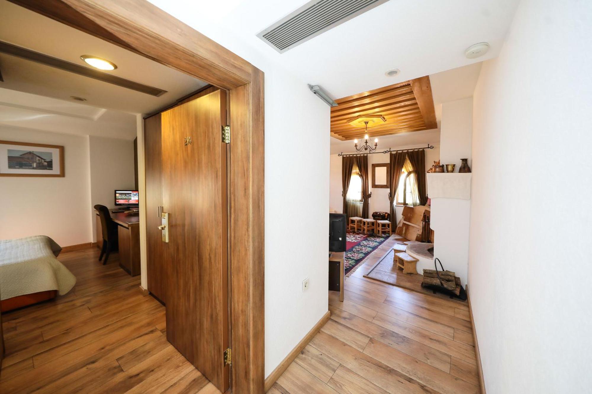 Hotel Carshia E Jupave Gjakova Екстериор снимка