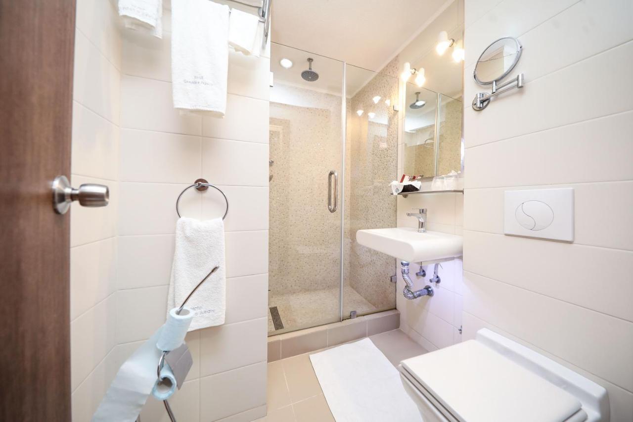 Hotel Carshia E Jupave Gjakova Екстериор снимка